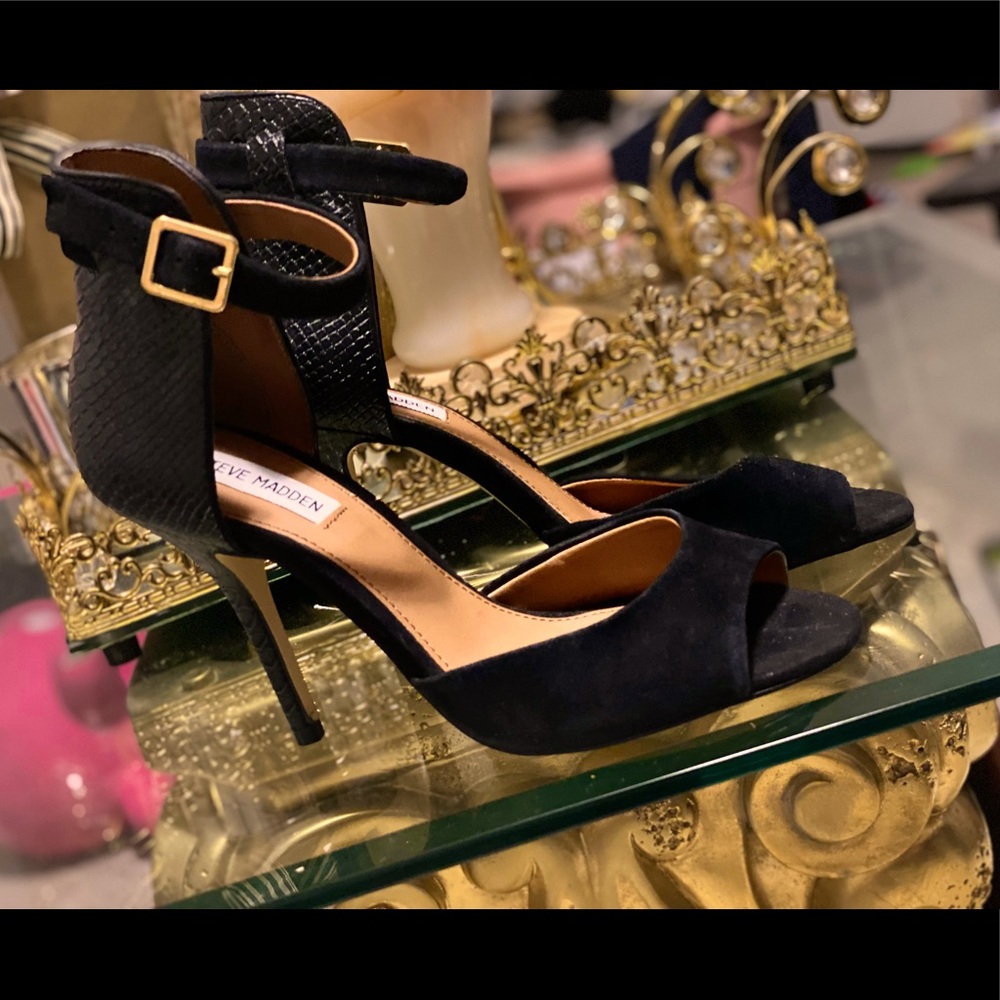 STEVEN MADDEN Vegan leather upper material
Vegan leather liningSynthetic sole.